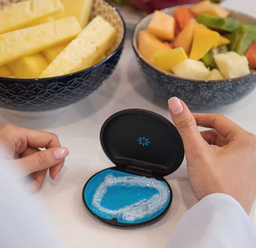 Can I eat normally with Invisalign® treatment?